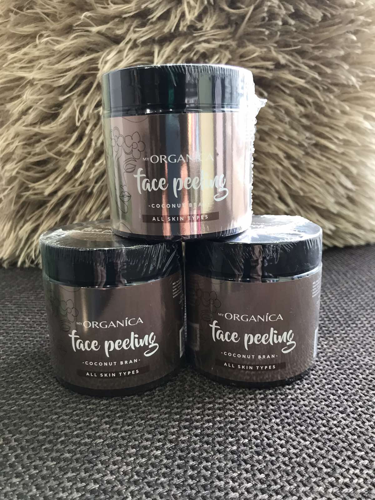 Пилинг за лице с кокосови трици 200 ml